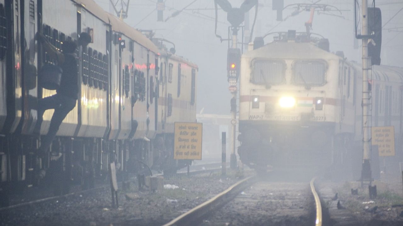 Railway passengers new facilities: പുതപ്പും തലയിണയുമായി പോകേണ്ടേ…. റെയിൽവേ നൽകുന്ന പുതിയ യാത്രാ സൗകര്യങ്ങൾ ഇതെല്ലാം