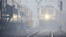 Railway passengers new facilities: പുതപ്പും തലയിണയുമായി പോകേണ്ടേ…. റെയിൽവേ നൽകുന്ന പുതിയ യാത്രാ സൗകര്യങ്ങൾ ഇതെല്ലാം...