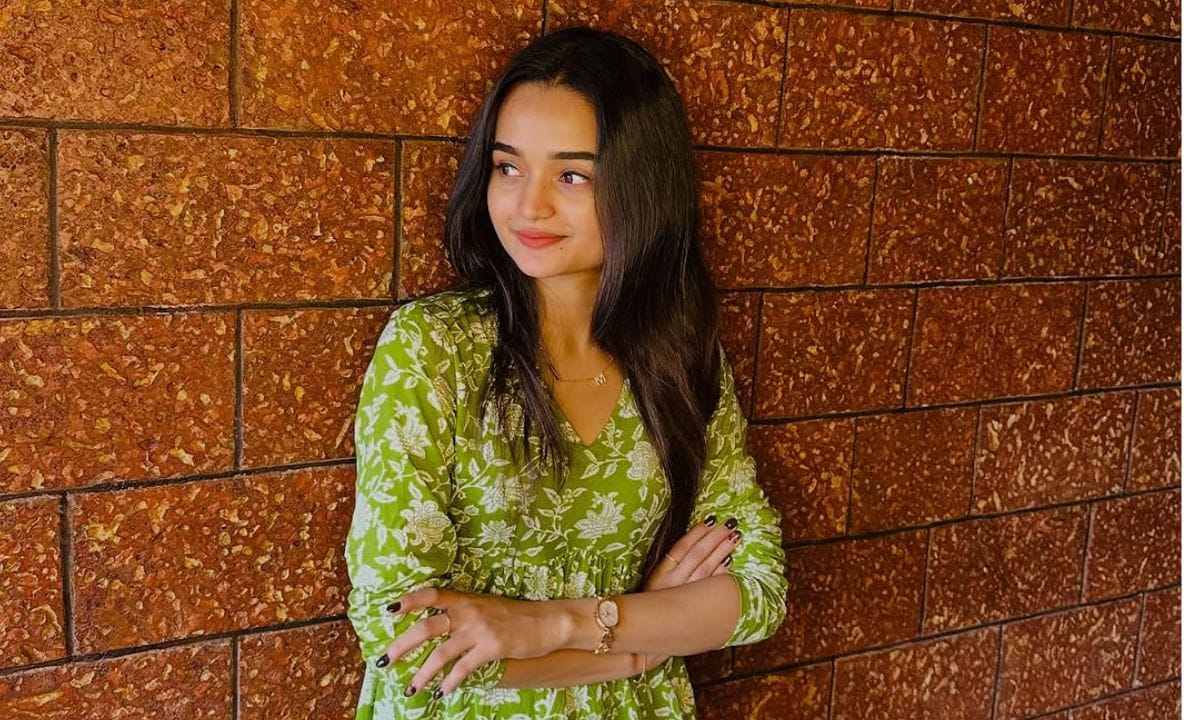 കേരള വിദ്യാഭ്യാസത്തിൽ പെട്ടെന്ന് ഒരു അപകടം ഉണ്ടാവുകയാണെങ്കിൽ നാം എന്ത് ചെയ്യണം എന്നതിനെക്കുറിച്ചും അത്യാവശ്യഘട്ടങ്ങളിൽ സിപിആർ നൽകേണ്ടതിന്റെ പ്രാധാന്യവും അതെങ്ങനെ നൽകണമെന്ന് കാര്യങ്ങളെക്കുറിച്ചും കുട്ടികൾക്ക് പഠിപ്പിച്ചു നൽകണമെന്നും അത് സിലബസിന്റെ ഭാഗമാക്കി മാറ്റണമെന്നും ആണ് മീനാക്ഷി നിർദ്ദേശിച്ചത്. (Photo: Facebook/instagram)