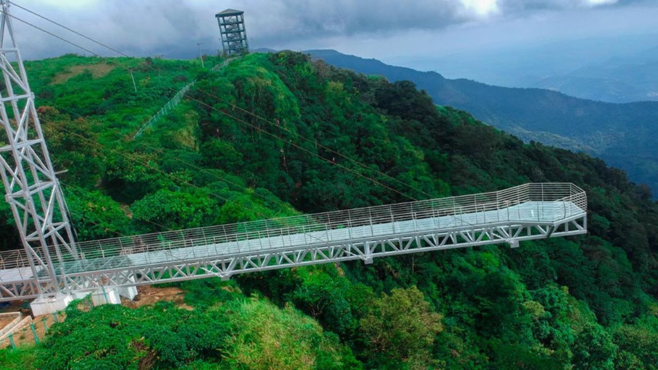 Vagamon Glass Bridge: വാ​ഗമണ്ണിലേക്കാണോ നിങ്ങളുടെ ട്രിപ്പ്… ഗ്ലാസ് ബ്രിഡ്ജ് അടയ്ക്കുന്നു; കാരണം