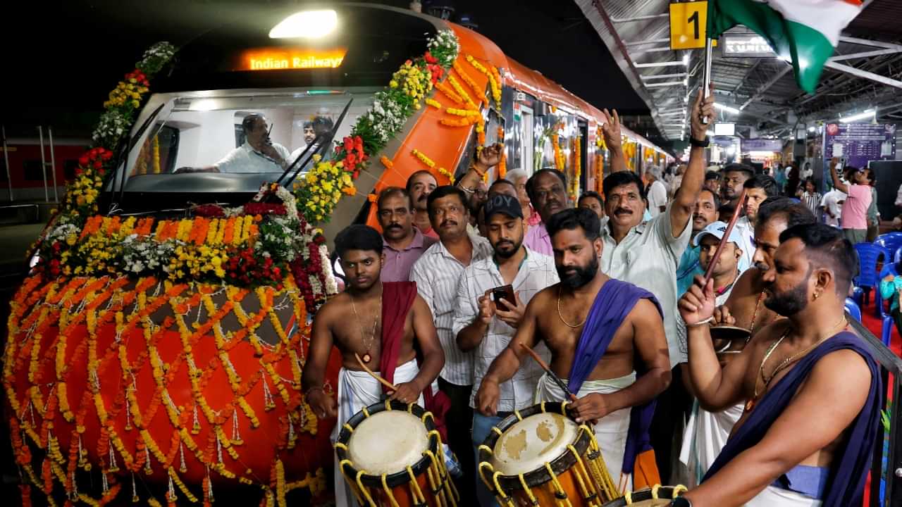 Thiruvananthapuram - Bengaluru Vande Bharat: ഇനി തിരുവനന്തപുരം - ബെംഗളൂരു വന്ദേഭാരത്; സബർബൻ, മെമു സർവീസുകളും പരിഗണനയിൽ Thiruvananthapuram - Bengaluru Vande Bharat: ഇനി തിരുവനന്തപുരം - ബെംഗളൂരു വന്ദേഭാരത്; സബർബൻ, മെമു സർവീസുകളും പരിഗണനയിൽ