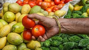 Vegetable Price Hike: മുന്നില് കുതിച്ച് തക്കാളി, പിന്നിലോടിയെത്താന് മുളകും മുരിങ്ങയും; പച്ചക്കറികളുടെ മത്സരയോട്ടം തുടരും Vegetable Price Hike: മുന്നില് കുതിച്ച് തക്കാളി, പിന്നിലോടിയെത്താന് മുളകും മുരിങ്ങയും; പച്ചക്കറികളുടെ മത്സരയോട്ടം തുടരും