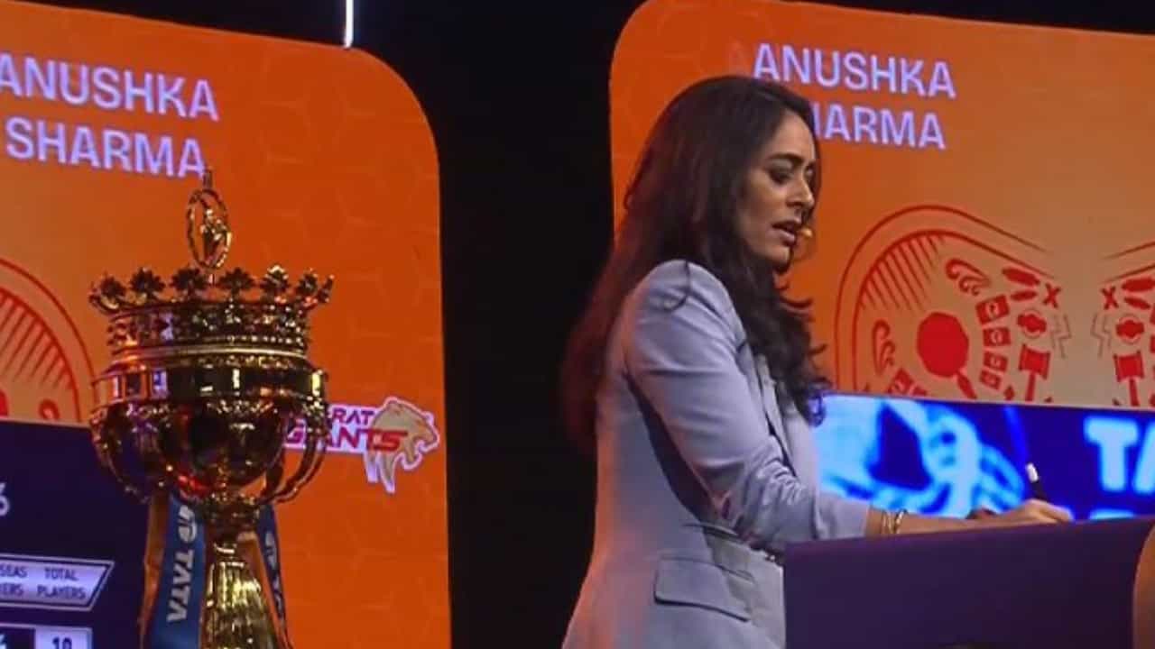 WPL Auction: ലേലത്തിൽ സ്കോർ ചെയ്ത് യുപിയും ആർസിബിയും; നൊസ്റ്റാൾജിയ പിടിച്ച് മുംബൈ WPL Auction: ലേലത്തിൽ സ്കോർ ചെയ്ത് യുപിയും ആർസിബിയും; നൊസ്റ്റാൾജിയ പിടിച്ച് മുംബൈ