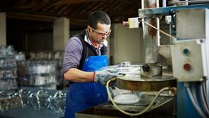 Labour Codes: പുതിയ ലേബര് കോഡില് ജീവനക്കാര്ക്ക് ലഭിക്കുന്ന ആനുകൂല്യങ്ങള് ഇവയാണ് Labour Codes: പുതിയ ലേബര് കോഡില് ജീവനക്കാര്ക്ക് ലഭിക്കുന്ന ആനുകൂല്യങ്ങള് ഇവയാണ്