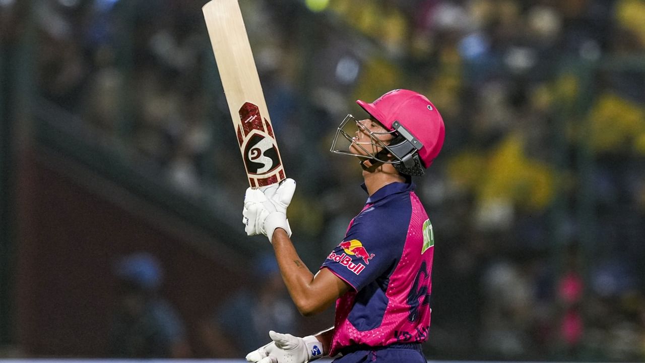 യശ്വസി ജയ്‌സ്വാളാണ് പരിഗണനയിലുള്ള ഒരു താരം. റോയല്‍സിന്റെ ഓപ്പണറാണ് ജയ്‌സ്വാള്‍. താരത്തെ ക്യാപ്റ്റന്‍ സ്ഥാനത്തേക്ക് ഷോര്‍ട്ട്‌ലിസ്റ്റ് ചെയ്‌തെന്നാണ് റിപ്പോര്‍ട്ട് (Image Credits: PTI)