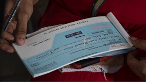 Bank Cheques: ബാങ്ക് ചെക്കിന്റെ പിന്നിൽ ഒപ്പിടാമോ? ഇക്കാര്യങ്ങൾ ശ്രദ്ധിക്കൂ….