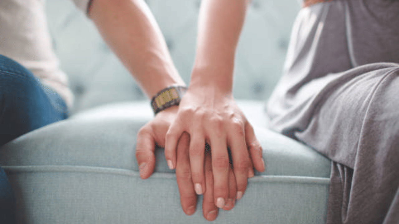 ഭാര്യ വെറുമൊരു ജീവിത പങ്കാളിയല്ല, മറിച്ച് വീട്ടിലെ സമാധാനത്തിന്റെയും സമൃദ്ധിയുടെയും അടിത്തറയാണെന്ന് ചാണക്യൻ പറയുന്നു. ഭർത്താവിനെ മനസ്സിലാക്കുകയും പിന്തുണയ്ക്കുകയും  ചെയ്യുന്ന ഭാര്യയെ ലഭിക്കുന്ന പുരുഷന്റെ ജീവിതം സന്തോഷം നിറഞ്ഞതാണ്.