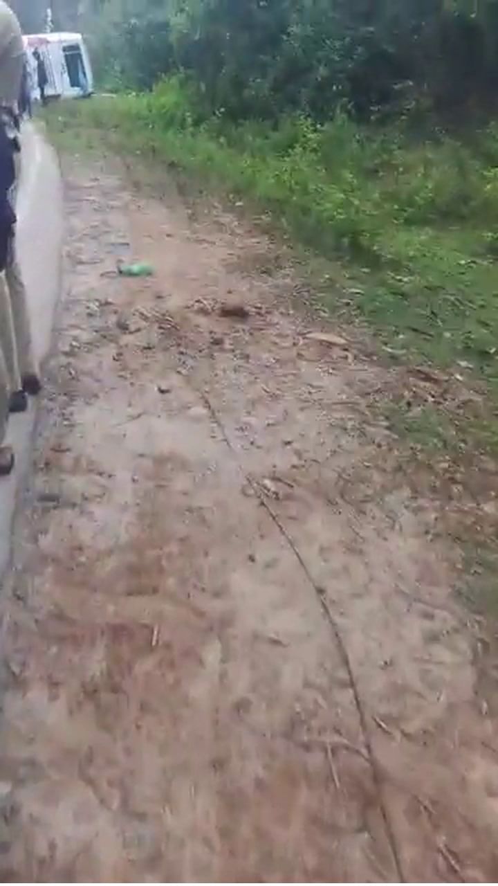 ചിക്കമഗളൂരുവില്‍ വിദ്യാര്‍ത്ഥികളുമായി പോയ ബസ് മറിഞ്ഞു