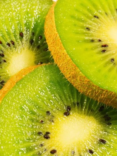 കിവിയുടെ തൊലി കളയാൻ വരട്ടെ? കഴിച്ചാൽ പലതുണ്ട് ​ഗുണം