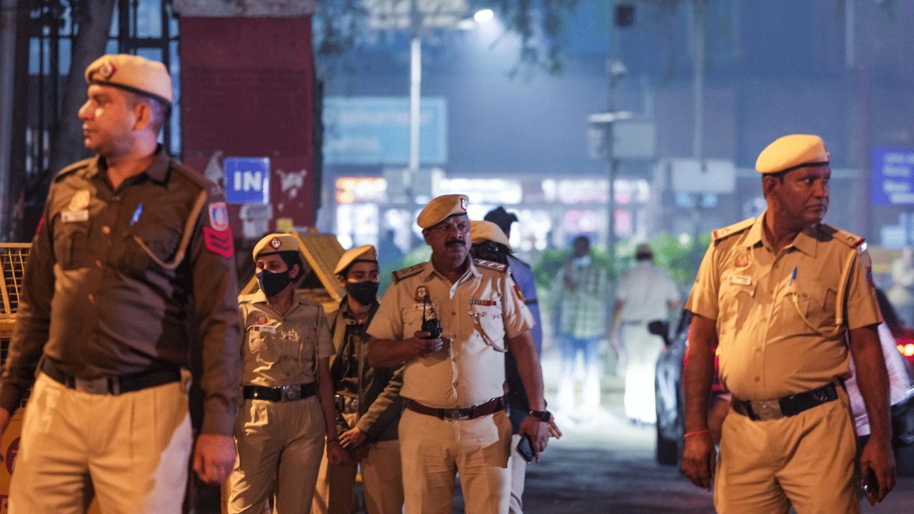 Delhi Blast: ഡൽഹിയിൽ സംഭവിച്ചതെന്ത്? പരിക്കേറ്റവരുടെ ശരീരത്തിൽ ബോംബ് ചീളുകളോ ക്ഷതമോ ഇല്ലെന്ന് പൊലീസ്