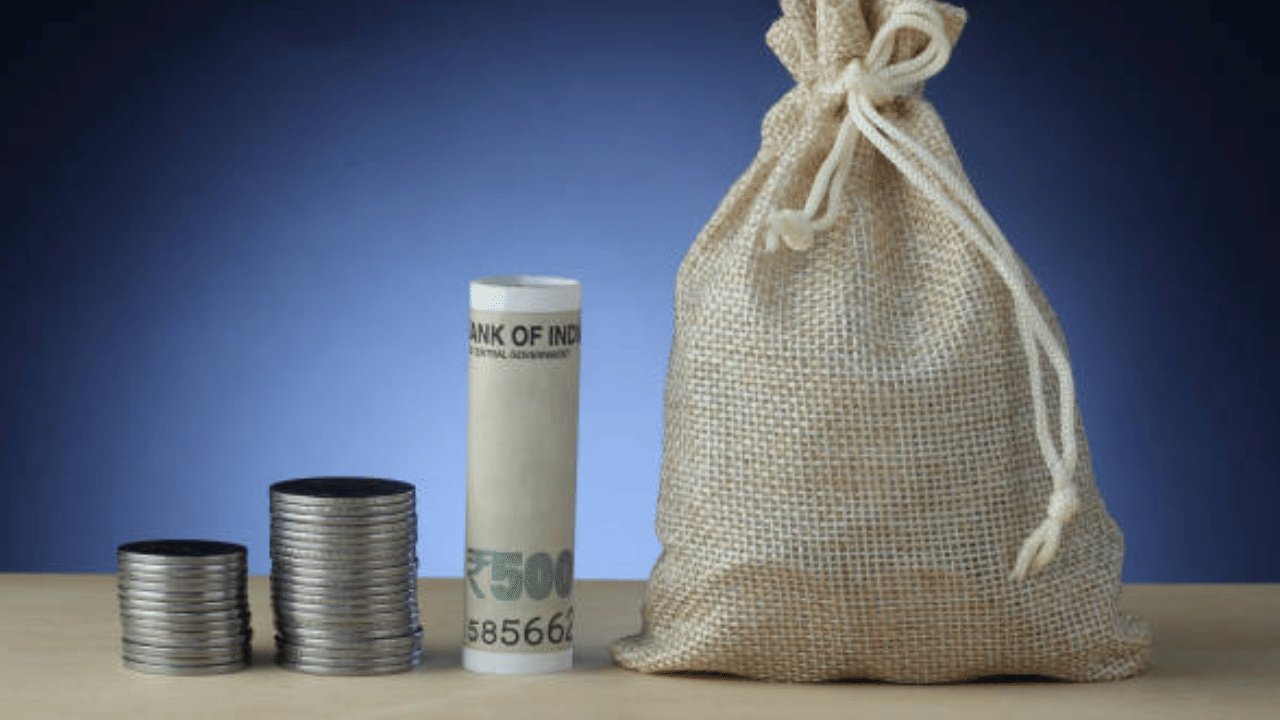 Personal Loan: ലോൺ ഉപയോഗിച്ച് പണം ലാഭിക്കാം; ചെയ്യേണ്ടത് ഇത്രയും Personal Loan: ലോൺ ഉപയോഗിച്ച് പണം ലാഭിക്കാം; ചെയ്യേണ്ടത് ഇത്രയും