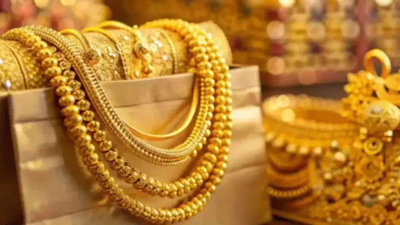 Kerala Gold Rate: സ്വർണവില വീണ്ടും താഴോട്ട്... ഇന്ന് കുറഞ്ഞത് രണ്ടുതവണ Kerala Gold Rate: സ്വർണവില വീണ്ടും താഴോട്ട്... ഇന്ന് കുറഞ്ഞത് രണ്ടുതവണ