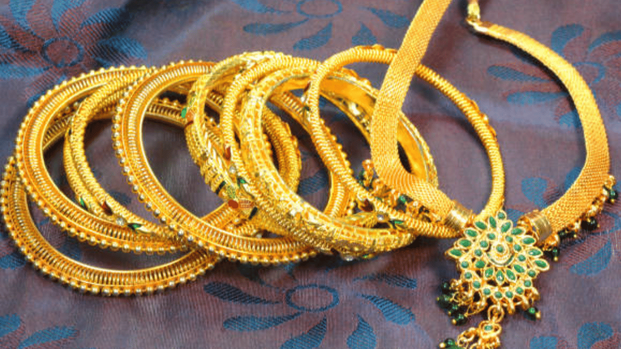 ദീപാവലിയ്ക്ക് ശേഷം 15 ശതമാനം വരെയാണ് വില വര്‍ധനിച്ചത്. രണ്ട് മൂന്ന് മാസത്തിനുള്ളില്‍ 10 മുതല്‍ 20 ശതമാനം വരെ വില ഉയരാമെന്നും മേത്ത മുന്നറിയിപ്പ് നല്‍കിയിട്ടുണ്ട്. കൂടാതെ ഇന്ത്യയിൽ വീണ്ടും വിവാഹസീസൺ എത്തിയതോടെ സ്വർണാഭരണങ്ങളുടെ ഡിമാൻഡ് ഉയരും. (Image Credit: Getty Images)