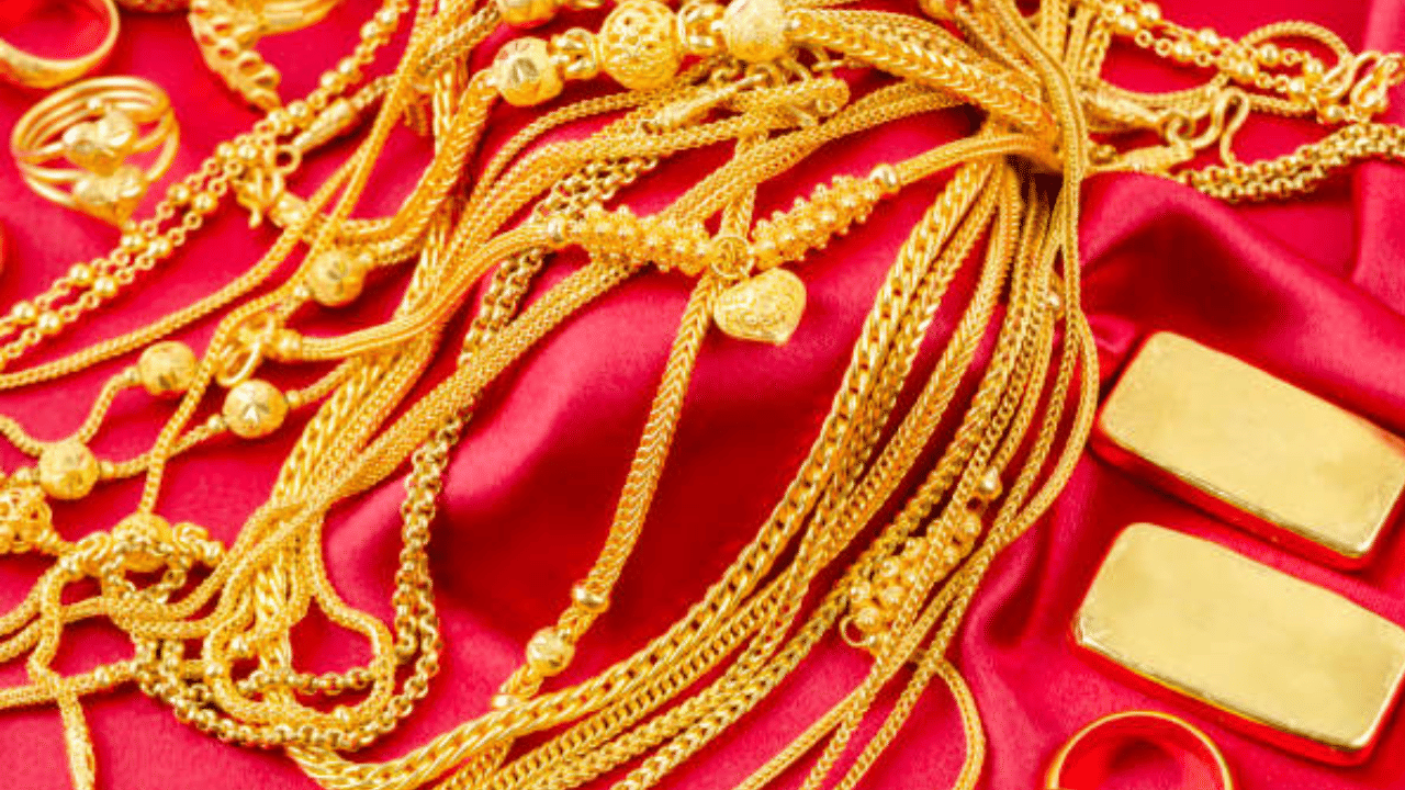 വരുംദിവസങ്ങളിൽ കാര്യമായ വിലയിടിവ് പ്രതീക്ഷിക്കേണ്ടതില്ലെന്നാണ് സാമ്പത്തിക വിദ​ഗ്ധർ അറിയിക്കുന്നത്. വിലക്കുറവ് സംഭവിച്ചാല്‍ തന്നെ 88,000 രൂപയ്ക്ക് താഴേക്ക് പോകാൻ സാധ്യത കുറവാണ്. ഡിസംബറിൽ പവന് 1 ലക്ഷം കടക്കാനും സാധ്യതയുണ്ട്. (Image Credit: Getty Images)