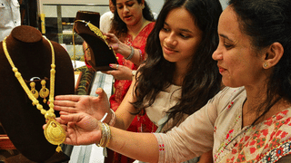 Life Certificate: പെൻഷൻ വാങ്ങുന്നവരാണോ? ലൈഫ് സർട്ടിഫിക്കറ്റ് സമർപ്പിക്കാൻ സമയമായി, ചെയ്യേണ്ടത് ഇങ്ങനെ…