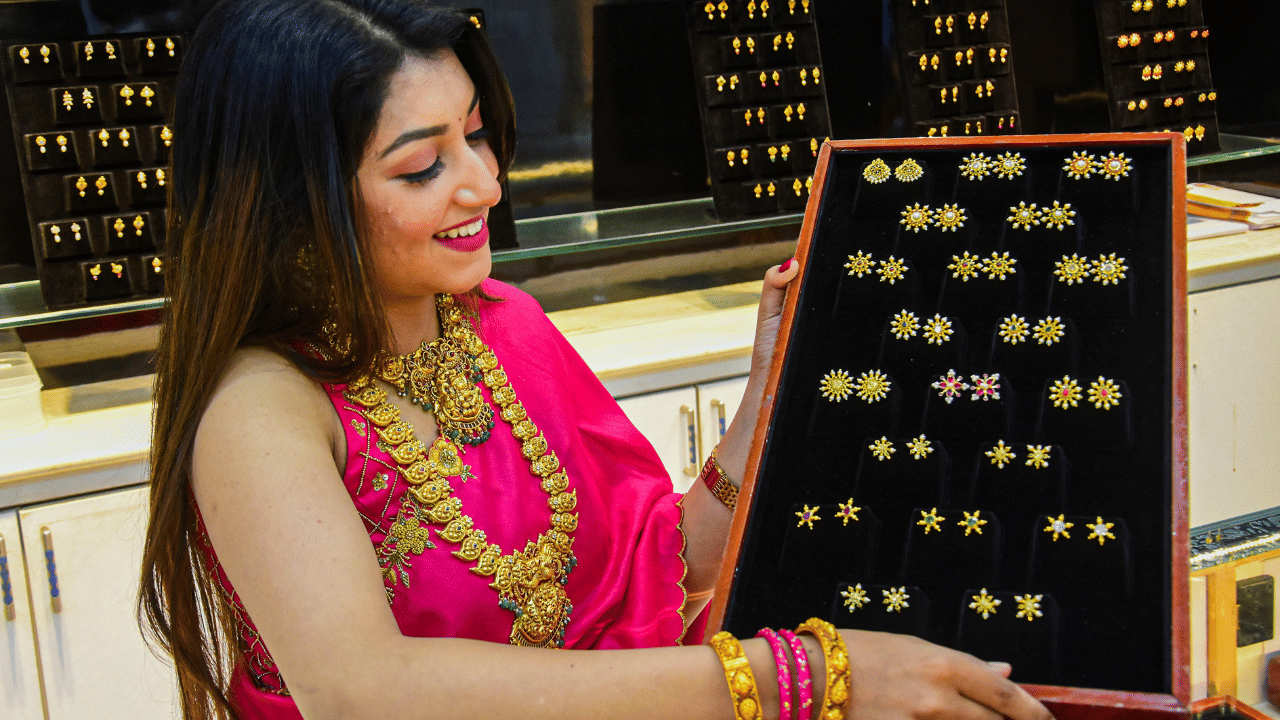 Kerala Gold Rate: 94,000 ത്തിന് മുകളിലേക്ക് കുതിച്ച് സ്വര്‍ണം, ഇനി താഴേക്കില്ല