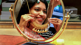 സ്വർണം പൊള്ളുമോ? ഇന്നത്തെ നിരക്ക് ഇങ്ങനെ...