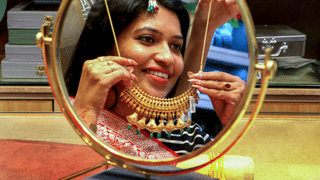 Price Hike: തക്കാളി, തേങ്ങ, വെളിച്ചെണ്ണ പുലികളല്ലേ! അയ്യപ്പന്മാര്‍ക്ക് മുന്നേ മലകയറി ഇവര്‍