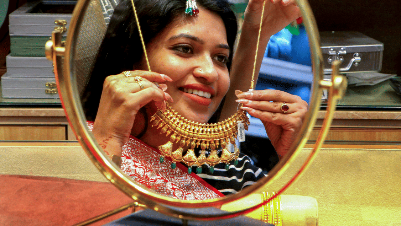 Kerala Gold Rate: 1 ലക്ഷം കടന്നോ സ്വര്‍ണം? ഇന്നത്തെ സ്വര്‍ണം, വെള്ളി നിരക്കുകള്‍