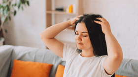 താരനും മുടിക്കൊഴിച്ചിലും മാറ്റാം; വേണ്ടത് വെറും മൂന്ന് ചേരുവകൾ