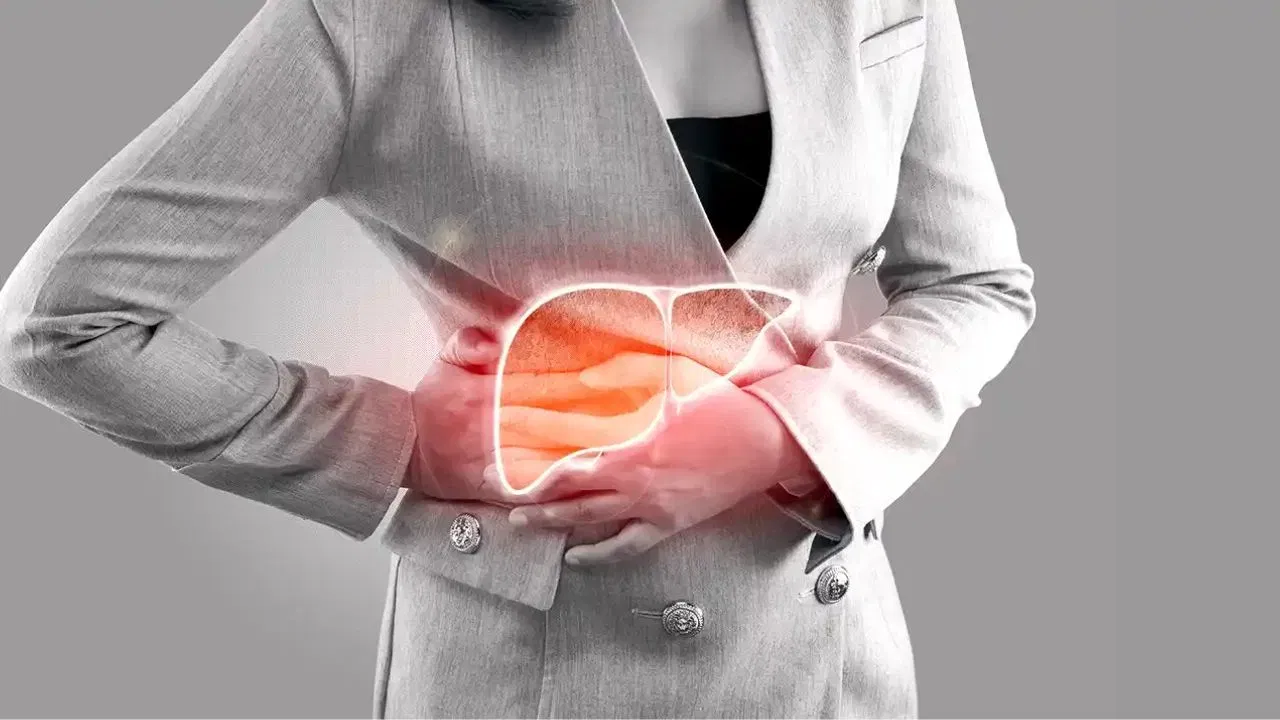 കരളിന് വിട്ടുമാറാത്ത കേടുപാടുകൾ സംഭവിക്കുമ്പോൾ സജീവമാകുന്ന ഹെപ്പാറ്റിക് സ്റ്റെല്ലേറ്റ് സെല്ലുകളെ (HSCs) സഹായിക്കുന്ന ഒരു കെമിക്കൽ സ്‌ക്രീനിങ് സിസ്റ്റം ഗവേഷകർ വികസിപ്പിച്ചു. ഈ കോശങ്ങൾ അമിതമായി കൊളാജൻ ഉത്പാദിപ്പിച്ച് ഫൈബ്രോസിസിന് കാരണമാകുന്നതിനെ ലോസോൺ സംയുക്തം തടയുന്നു.