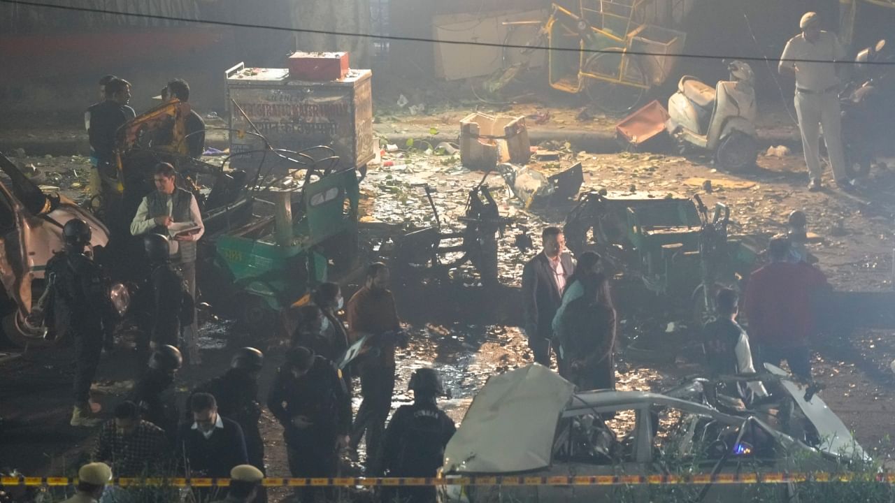 Delhi Blast: ഡൽഹിയിൽ പൊട്ടിത്തെറിച്ച കാർ എത്തിയത് കശ്മീരിലെ പുൽവാമയിൽ നിന്ന്; ഉടമയുടെ വിവരങ്ങൾ പുറത്ത്