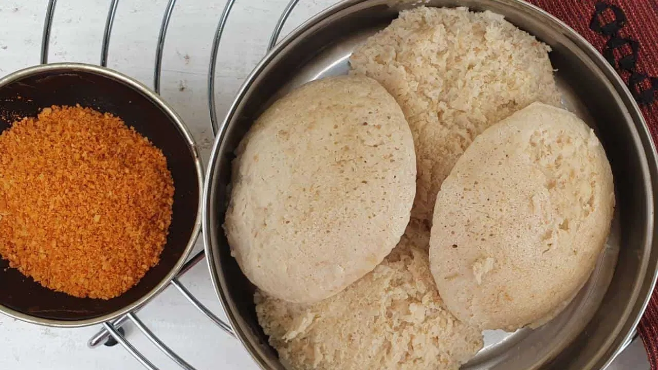 എന്നാൽ പ്രിസർവേറ്റീവുകൾ ചേർത്താൽ ​ഗുണം പോയെന്നു മാത്രമല്ല ദോഷവുമാണ്. അതിനാൽ ഇത്തരത്തിലുള്ള ഇഡലി മിക്സുകൾ ഒഴിവാക്കി ​സാധാരണപോലെ തയ്യാറാക്കിയാൽ ഇത്രയും ​ഗുണമുള്ള ഭക്ഷണം വേറെയില്ല.