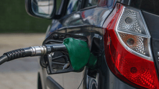 Gold Rate: സ്വർണം വാങ്ങുന്നുണ്ടോ? വിലയിൽ വൻ ഇടിവ്, ഒരു പവന് നൽകേണ്ടത് ഇത്രയും രൂപ…