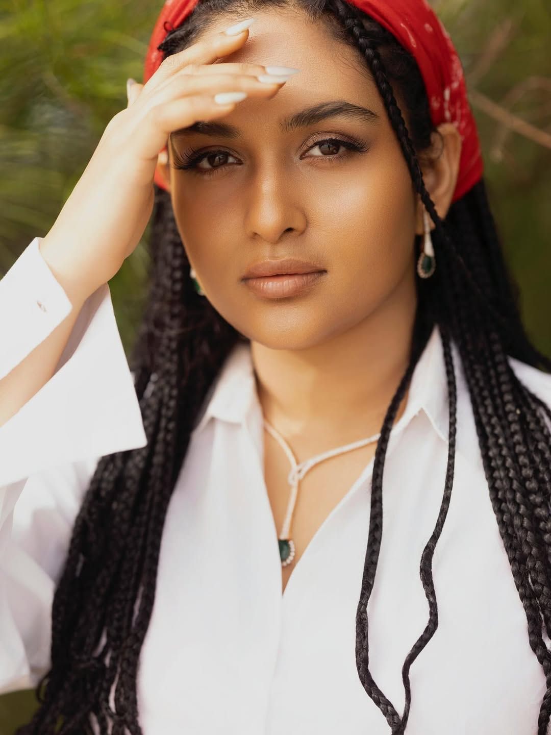 പലപ്പോഴും ഏറെ വിവാദങ്ങളും വിമർശനങ്ങളും പരിഹാസങ്ങളും താരത്തെ തേടിയെത്തിയിട്ടുണ്ട്. പ്രയാഗയുടെ വ്യത്യസ്ത ലുക്കുകൾ പലപ്പോഴും സോഷ്യൽ മീഡിയയിൽ വിമർശിക്കപ്പെട്ടിട്ടുണ്ട്.  മുടി കളർ ചെയ്തതും പുതിയ ഹെയർസ്റ്റൈലും സോഷ്യൽ മീഡിയയിൽ ഏറെ ചർച്ചാവിഷയമായിരുന്നു. 
