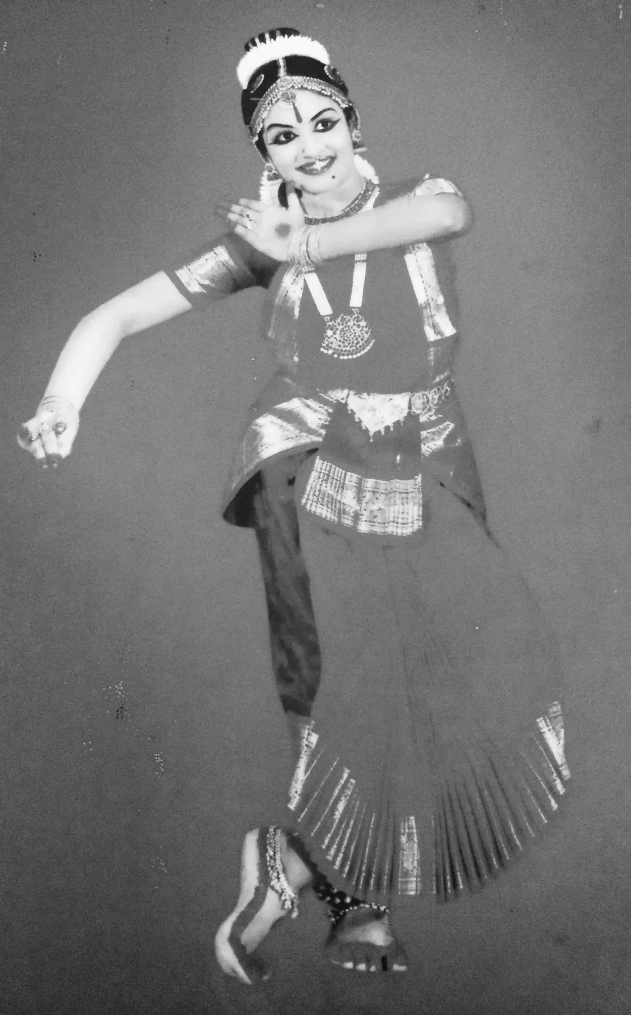 2014ൽ പുറത്തിറങ്ങിയ തമിഴ് ചിത്രമായ 'പിശാശി'ലൂടെയാണ് നടി കൂടുതൽ  ശ്രദ്ധനേടിയത്. ഉണ്ണി മുകുന്ദൻ നായകനായി അഭിനയിച്ച 'ഒരു മുറൈ വന്ത് പാർത്തായ' എന്ന ചിത്രത്തിലൂടെ നായികയായി എത്തിയ താരം. ഇപ്പോൾ  ആളെ പിടികിട്ടിയോ?