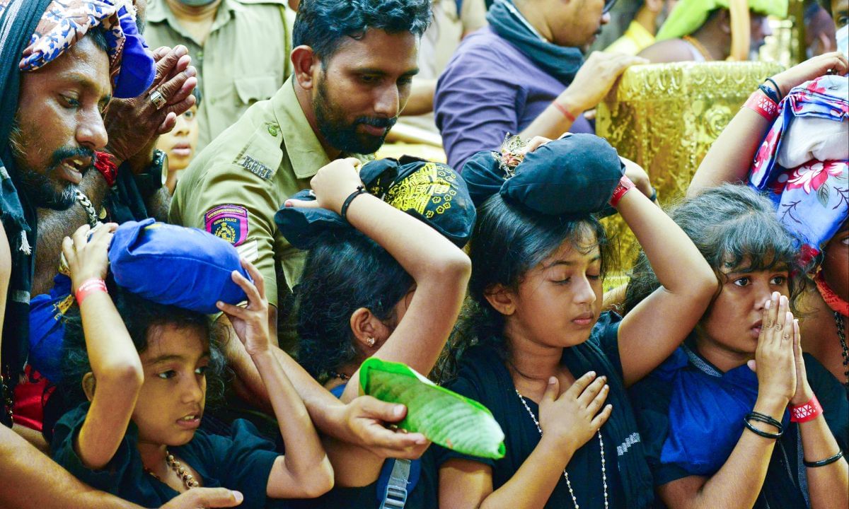 ഇത് നമ്മുടെ മനസ്സിനെ ഏകാഗ്രമായി ഇരിക്കുവാനും ഈശ്വര ചിന്തയിൽ മാത്രം മുഴുകുവാനും സഹായിക്കുന്നു. ശബരിമല അയ്യപ്പന്റെ വിശ്വാസവുമായി ബന്ധപ്പെട്ട ഒരു മൂല മന്ത്രമാണ് തത്ത്വമസി. ഇതിന്റെ അർത്ഥം അതുതന്നെയാണ് നീ എന്നാണ്. അഥവാ അത് നീ തന്നെയാകുന്നു. (Photo: PTI)