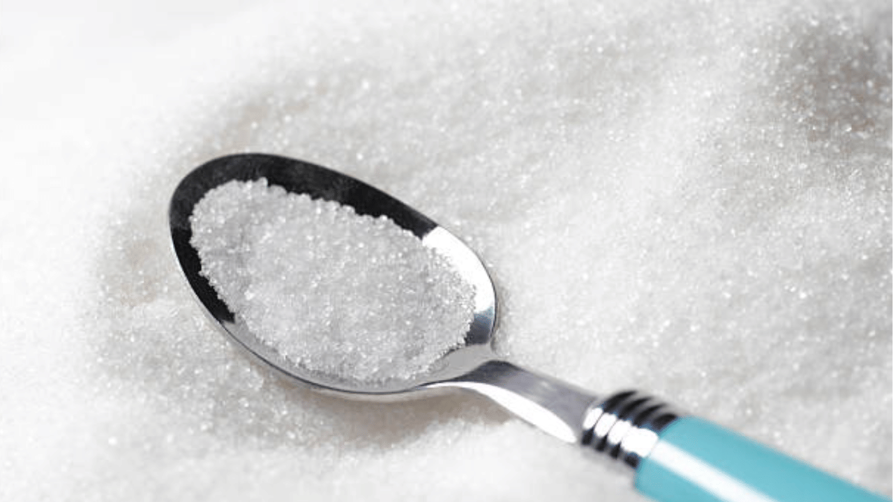 പഞ്ചസാരയുടെ അമിത ഉപയോഗം ഒഴിവാക്കുന്നത് കലോറി ഉപഭോഗം കുറയ്ക്കാനും അമിത വണ്ണത്തെ തടയാനും സഹായിക്കും. രോഗ പ്രതിരോധശേഷിയെ മെച്ചപ്പെടുത്താം. ദഹന പ്രശ്നങ്ങളെ തടയാനും ഇത് സഹായിക്കും. (Image Credit: Getty Images)