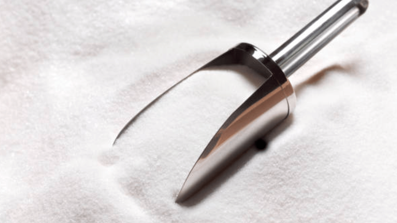 പഞ്ചസാരയുടെ അമിത ഉപയോഗം കലോറി വർധിപ്പിക്കുകയും അമിത വണ്ണം, പ്രമേഹം, രക്തസമ്മർദ്ദം, ഹൃദ്രോഗം തുടങ്ങിയ രോഗങ്ങള്‍ക്ക് കാരണമാവുേ. അതിനാല്‍ പഞ്ചസാരയുടെ ഉപയോഗം പരിമിതപ്പെടുത്തുന്നതാണ് നല്ലത്. (Image Credit: Getty Images)