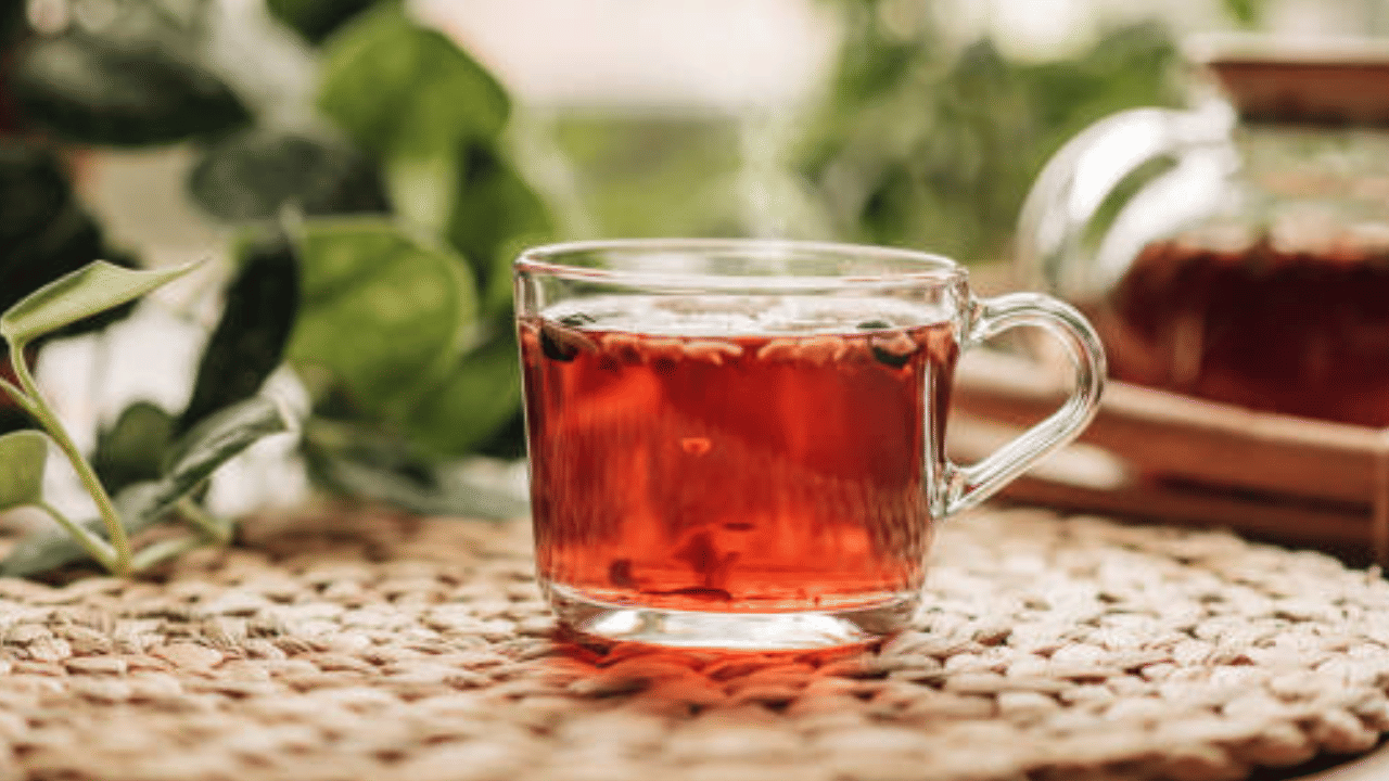 500 രൂപയ്ക്ക് മുകളിൽ സബ്സിഡിയിതര സാധനങ്ങൾ വാങ്ങുന്നവർക്ക് 250 ഗ്രാമിന്റെ ശബരി ഗോൾഡ് തേയില നിലവിലെ വിലയിൽ നിന്ന് 25ശതമാനം വിലക്കുറവിൽ നൽകും. 105 രൂപ വിലയുള്ള ശബരി ഗോൾഡ് തേയില 61.50 രൂപയ്ക്കാണ് നൽകുക. (Image Credit: Getty Images)
