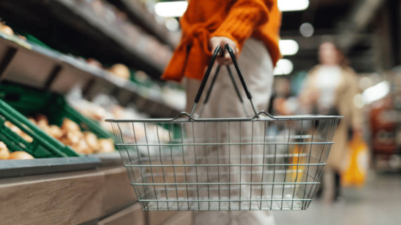 500 രൂപയ്ക്ക് മുകളിലുള്ള ബില്ലുകളിൽ യുപിഐ മുഖേന പണം അടക്കുകയാണെങ്കിൽ അഞ്ചു രൂപ വിലക്കുറവും ഉണ്ടായിരിക്കും. ശബരി അപ്പപൊടിയും പുട്ടുപൊടിയും 50% വിലക്കുറവിൽ ലഭ്യമാകും. (Image Credit: Getty Images)
