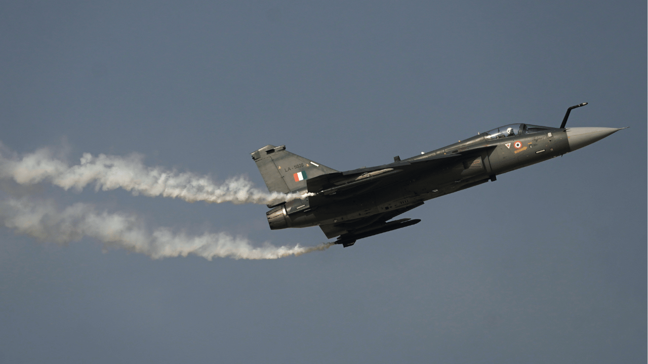 Tejas Fighter Jet Cost: തേജസ് യുദ്ധവിമാനത്തിന്റെ വില എത്രയെന്ന് അറിയാമോ? ഇൻഷുറൻസ് പരിരക്ഷ എങ്ങനെ?