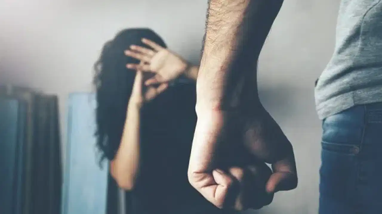 Malappuram domestic violence: ഭക്ഷണം എടുത്തുവയ്ക്കാൻ വൈകിയതിന് മലപ്പുറത്ത് നവവധുവിന് ക്രൂരപീഡനം