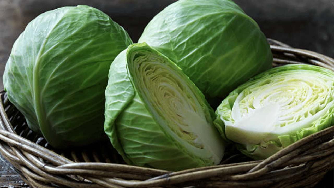 വിറ്റാമിൻ സി കിട്ടുന്നതിന് ഡയറ്റിൽ കാബേജും ഉൾപ്പെടുത്താം. ഉരുളക്കിഴങ്ങിലും (തൊലിയോടെ), തക്കാളിയിലും വൈറ്റമിൻ സി അടങ്ങിയിട്ടുണ്ട്. സപ്ലിമെന്റുകളെ ആശ്രയിക്കുന്നതിനേക്കാൾ പ്രകൃതിദത്തമായ ഭക്ഷണത്തിലൂടെ വൈറ്റമിൻ സി നേടാം. 
