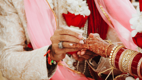 വിവാഹം അടുത്തു, വ്യക്തിഗത വായ്പയോ ക്രെഡിറ്റ് കാർഡ് ഇഎംഐയോ?