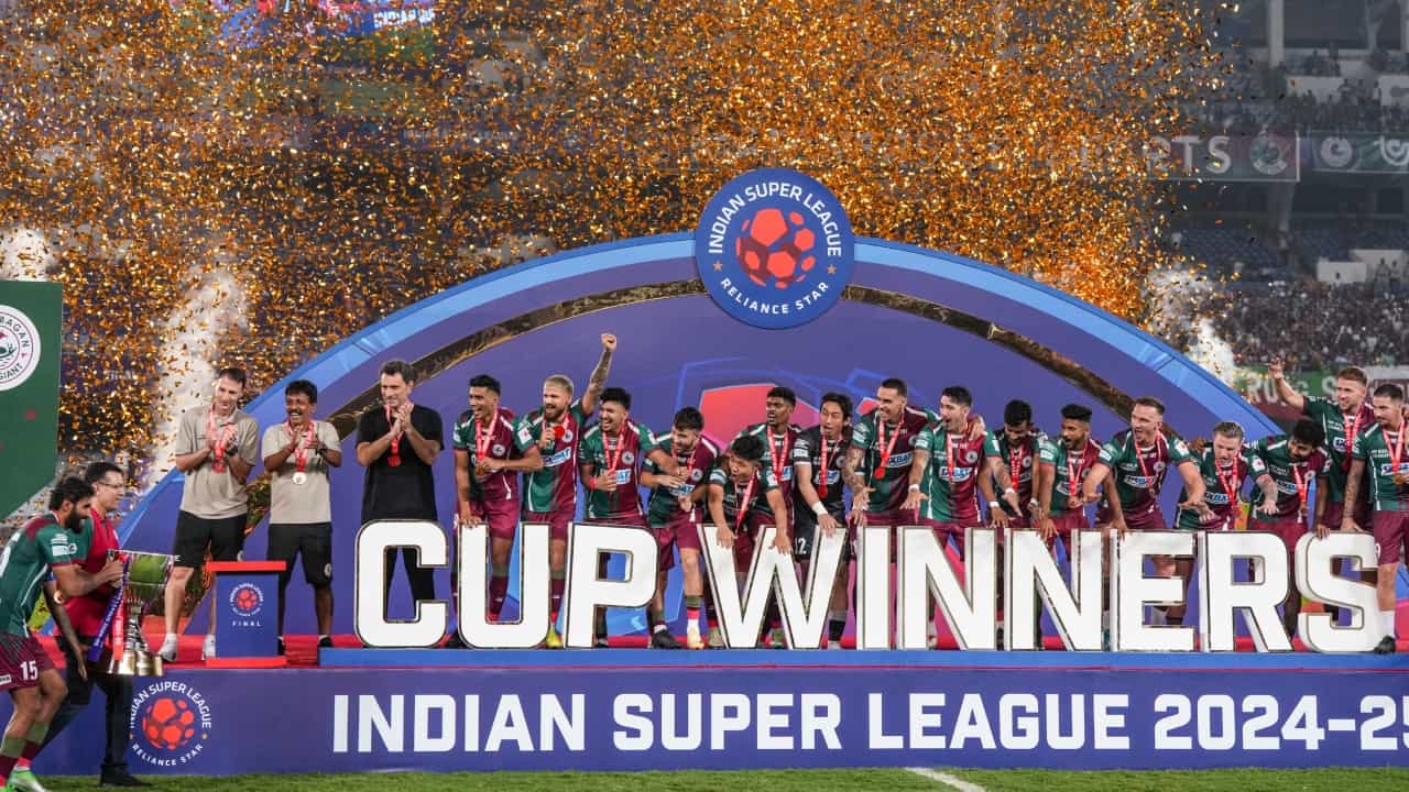 ISL: ഐഎസ്എൽ നടത്താൻ രണ്ട് വഴികൾ; ക്ലബുകൾക്ക് മുന്നിൽ നിർദ്ദേശം വച്ച് ഫുട്ബോൾ അസോസിയേഷൻ ISL: ഐഎസ്എൽ നടത്താൻ രണ്ട് വഴികൾ; ക്ലബുകൾക്ക് മുന്നിൽ നിർദ്ദേശം വച്ച് ഫുട്ബോൾ അസോസിയേഷൻ