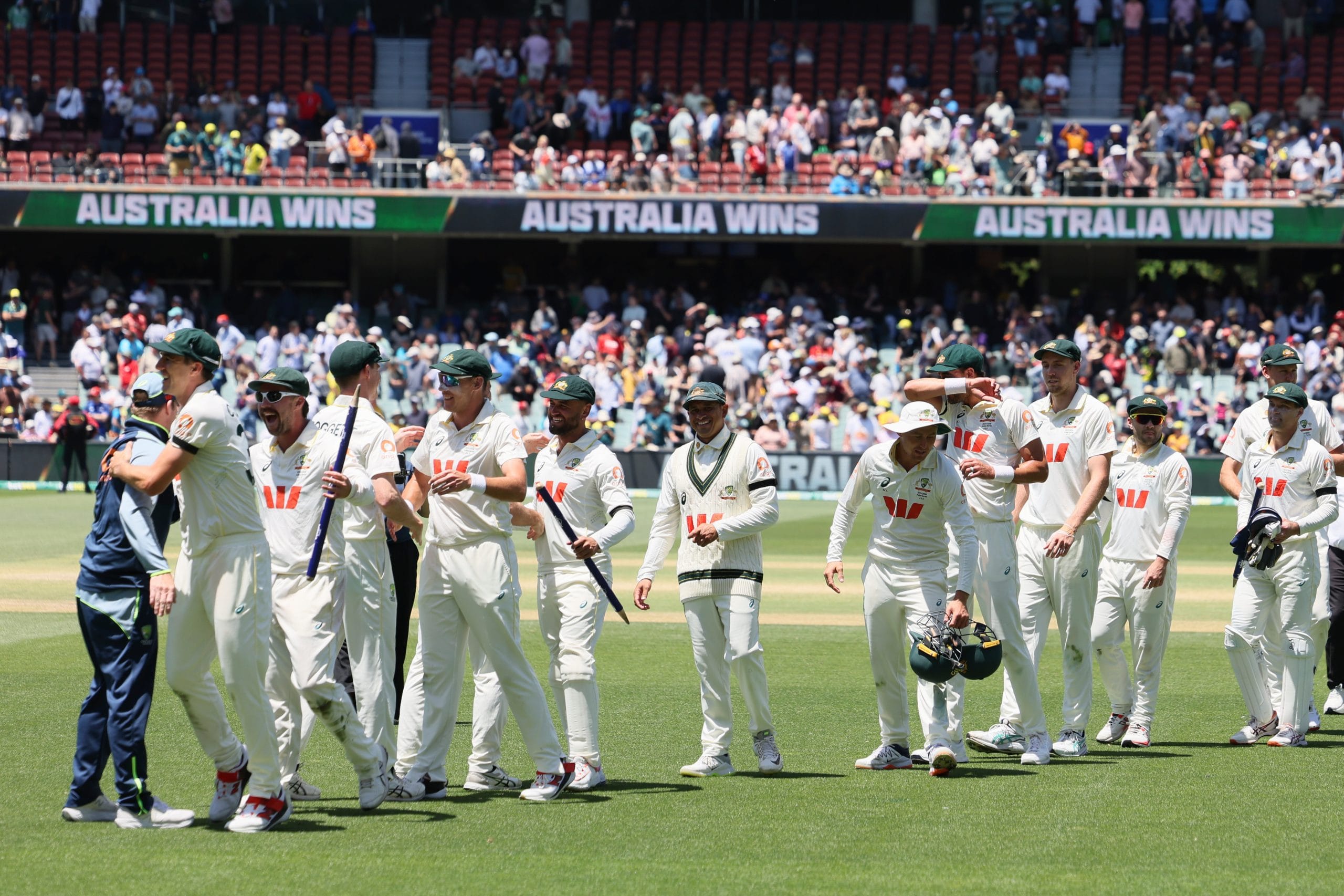 ആദ്യ മൂന്ന് ടെസ്റ്റിലും ഇംഗ്ലണ്ടിൻ്റെ പരാജയം ദയനീയമായായിരുന്നു. ആദ്യ രണ്ട് മത്സരങ്ങളിൽ എട്ട് വിക്കറ്റിനും മൂന്നാമത്തെ കളി 82 റൺസിനും ഇംഗ്ലണ്ട് അടിയറവച്ചു. ഇതോടെ പരിശീലകൻ ബ്രെണ്ടൻ മക്കല്ലത്തെ മാറ്റണമെന്ന ആവശ്യം ഇംഗ്ലണ്ടിൻ്റെ മുൻ താരങ്ങൾ മുന്നോട്ടുവെക്കുന്നുണ്ട്.