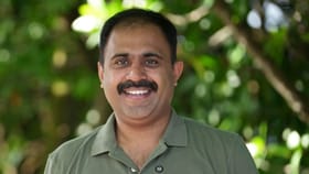 'മുകേഷിനെതിരെ നടപടിയെടുക്കാത്ത പാർട്ടി'; എന്നിട്ടും മധുരം വിളമ്പാ