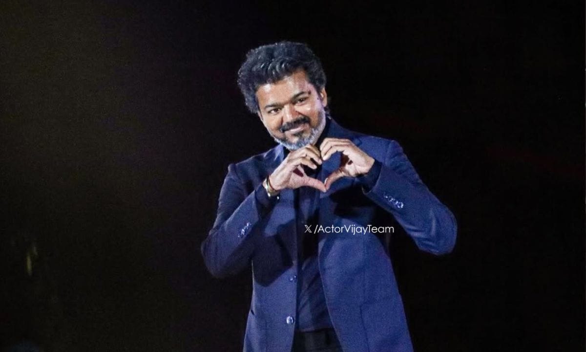 അങ്ങനെ താൻ ഈ കടപ്പാടിന്റെ കടം വീട്ടും എന്നും വിജയ് ആരാധകർക്ക് ഉറപ്പു നൽകി. ജീവിതത്തിൽ വിജയിക്കണമെങ്കിൽ എപ്പോഴും സുഹൃത്തുക്കൾ തന്നെ വേണമെന്നില്ല എന്നും ശക്തനായ ശത്രു ഉണ്ടായാൽ മതി എന്നും വിജയ്. (PHOTO: ACTOR VIJAY TEAM)