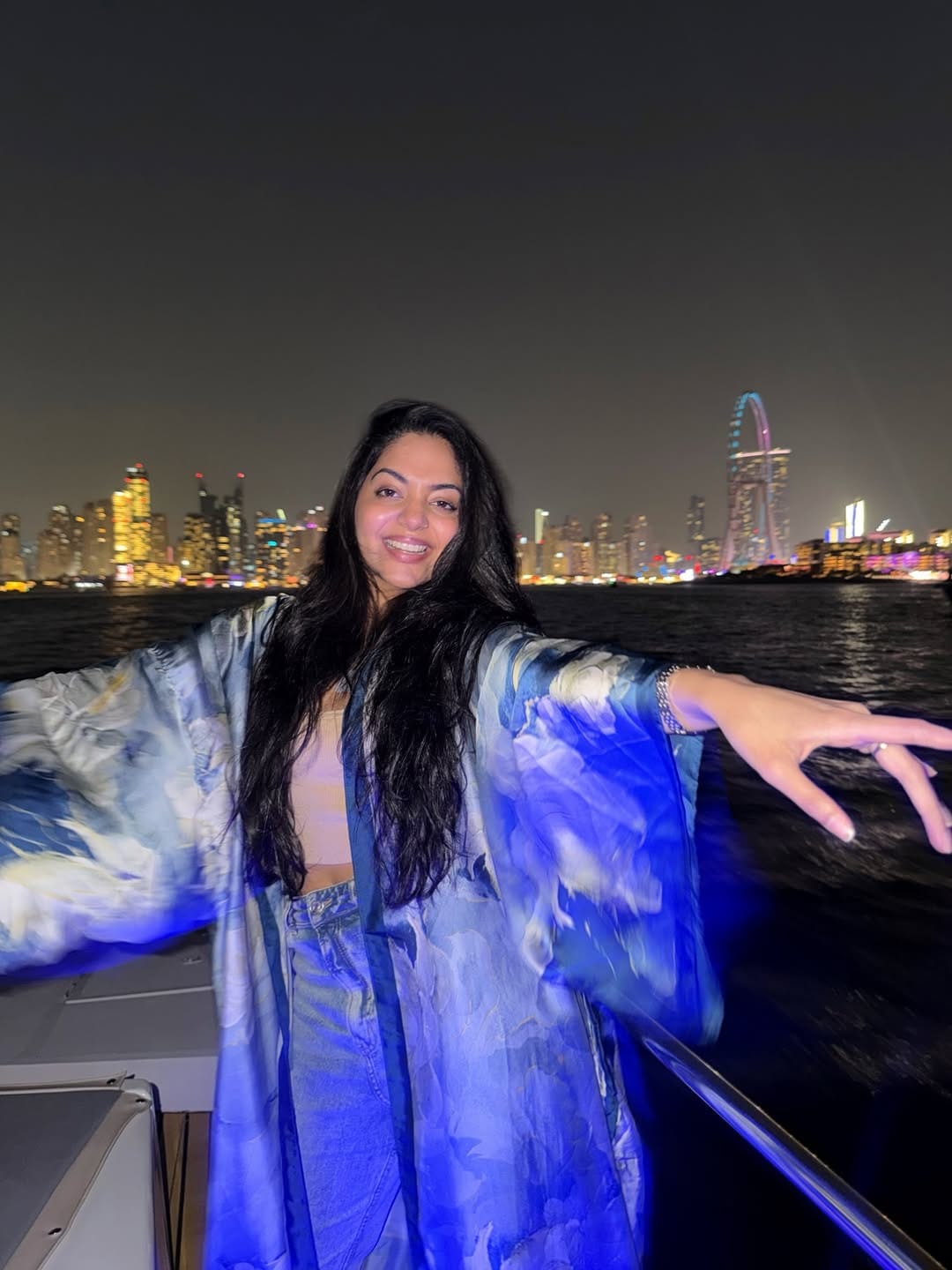 ഇപ്പോഴിതാ പുതിയ യാത്ര വിശേഷങ്ങളാണ് അഹാന പങ്കുവച്ചിരിക്കുന്നത്. കുടുംബസമേതമായി ഇത്തവണ ദുബായിലേക്കാണ് പോയത്. ഇതിന്റെ ചിത്രങ്ങൾ അഹാന സോഷ്യൽ മീഡിയയിൽ പങ്കുവച്ചിട്ടുണ്ട്. കുറേക്കാലമായി ആഗ്രഹിച്ച വെക്കേഷന് എന്ന ക്യാപ്ഷനോടെയായിരുന്നു അഹാന ചിത്രങ്ങള് പങ്കുവെച്ചത്.