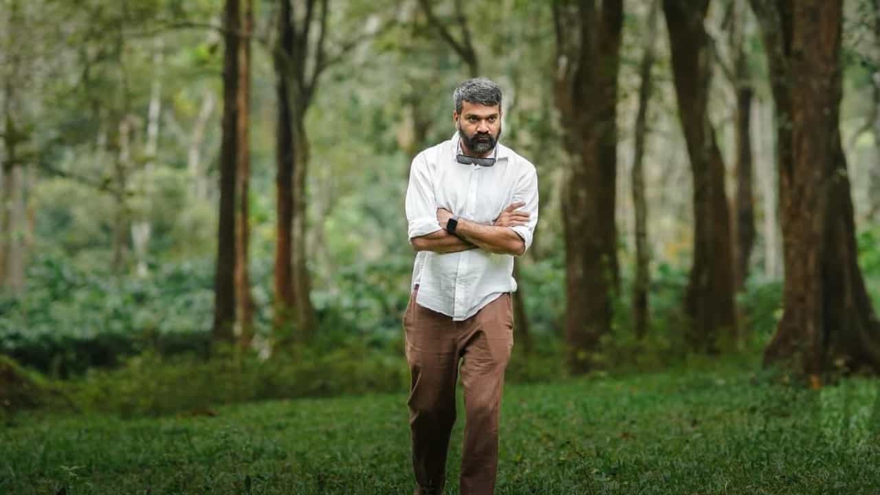 Anuraj Manohar: നരിവേട്ട ലാഭകരമായ സിനിമ; പ്രൊഡ്യൂസേഴ്സ് അസോസിയേഷൻ കടയ്ക്കൽ കത്തിവെക്കുന്നുവെന്ന് അനുരാജ് മനോഹർ Anuraj Manohar: നരിവേട്ട ലാഭകരമായ സിനിമ; പ്രൊഡ്യൂസേഴ്സ് അസോസിയേഷൻ കടയ്ക്കൽ കത്തിവെക്കുന്നുവെന്ന് അനുരാജ് മനോഹർ