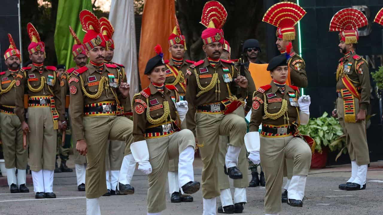 BSF Constable Recruitment: ബിഎസ്എഫിൽ കായിക താരങ്ങൾക്ക് ജോലി നേടാം; ഒഴിവുകൾ, അപേക്ഷിക്കേണ്ട അവസാന തീയതി