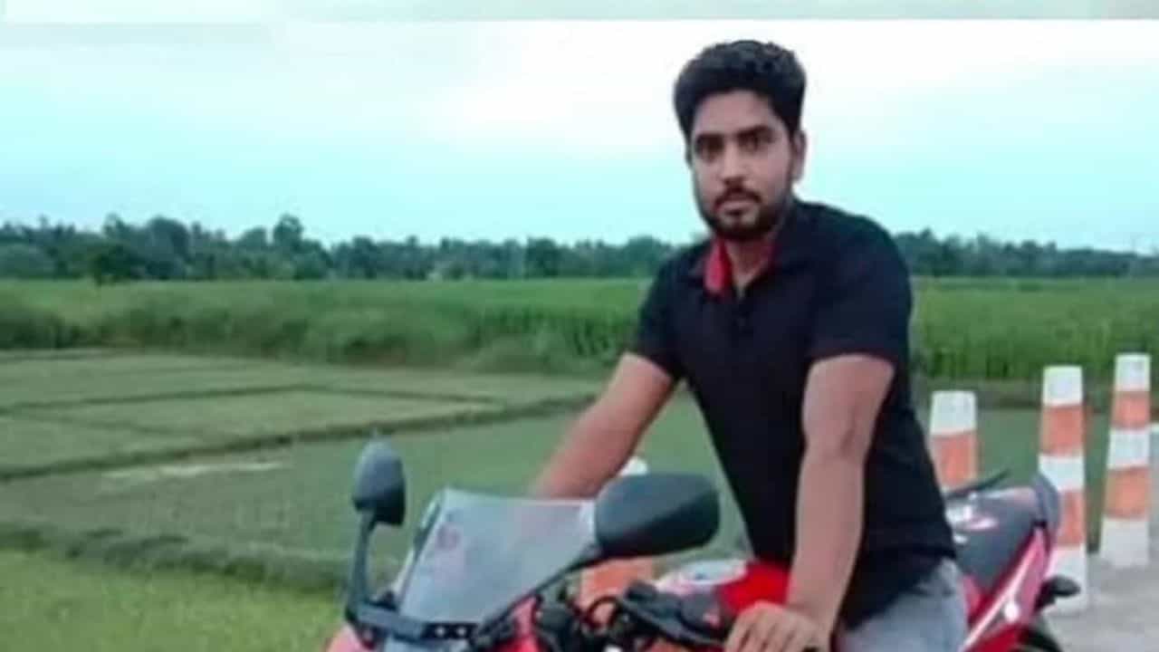 Bangladesh Man Lynched: വീണ്ടും ആൾക്കൂട്ട കൊല; ബംഗ്ലാദേശിൽ മറ്റൊരു ഹിന്ദു യുവാവിനെയും മർദ്ദിച്ച് കൊലപ്പെടുത്തി Bangladesh Man Lynched: വീണ്ടും ആൾക്കൂട്ട കൊല; ബംഗ്ലാദേശിൽ മറ്റൊരു ഹിന്ദു യുവാവിനെയും മർദ്ദിച്ച് കൊലപ്പെടുത്തി