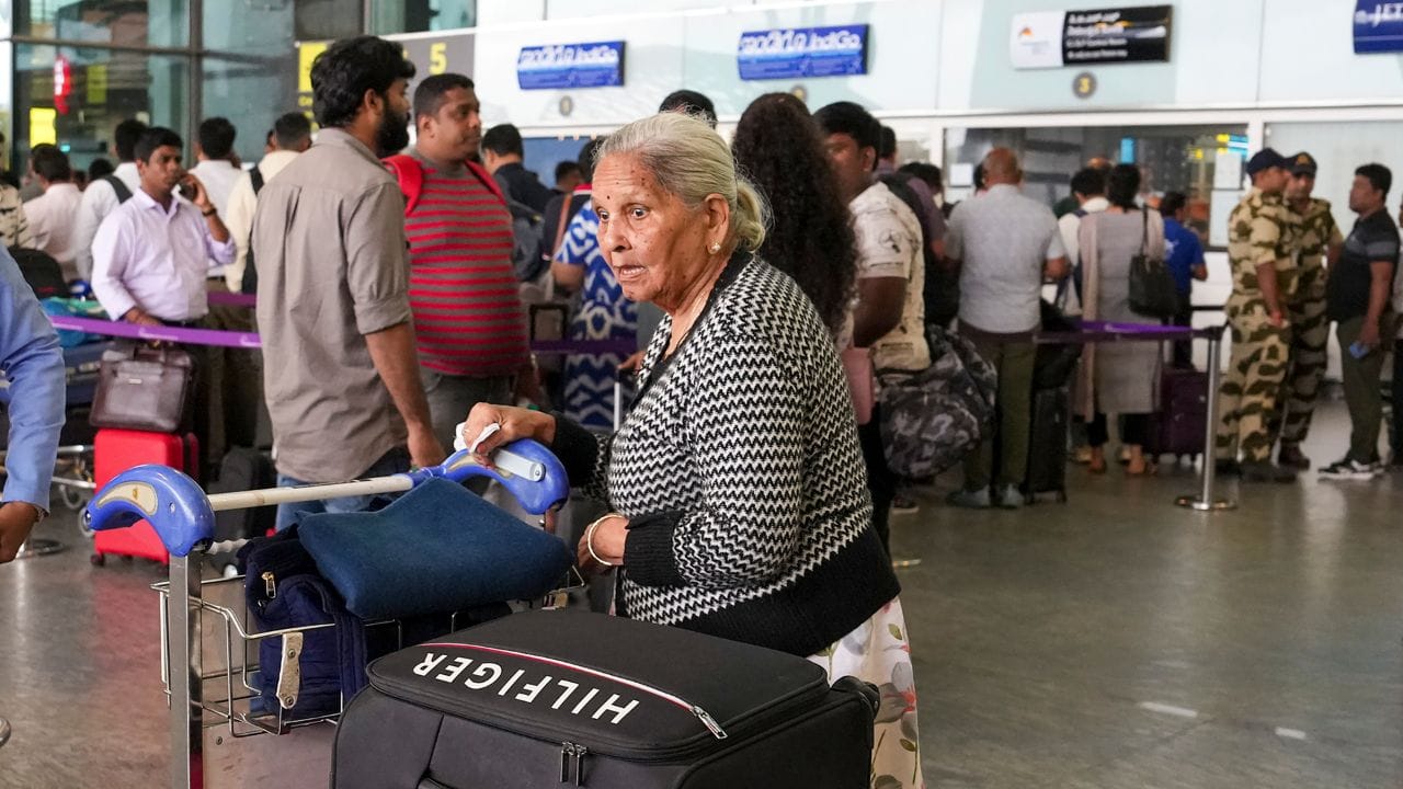 Bengaluru Bomb Threat: ബം​ഗളൂരു വിമാനത്താവളത്തിലും, മാളുകളിലും ബോംബ് ഭീഷണി; സന്ദേശം ലഭിച്ചത് കമ്മീഷണറുടെ ഇമെയിലിൽ