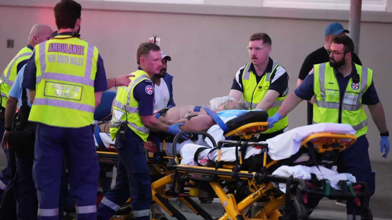 Bondi Beach Shooting: സിഡ്നി കൂട്ടക്കൊലയ്ക്ക് പിന്നില് അച്ഛനും മകനും; 15 പേര് കൊല്ലപ്പെട്ടു Bondi Beach Shooting: സിഡ്നി കൂട്ടക്കൊലയ്ക്ക് പിന്നില് അച്ഛനും മകനും; 15 പേര് കൊല്ലപ്പെട്ടു