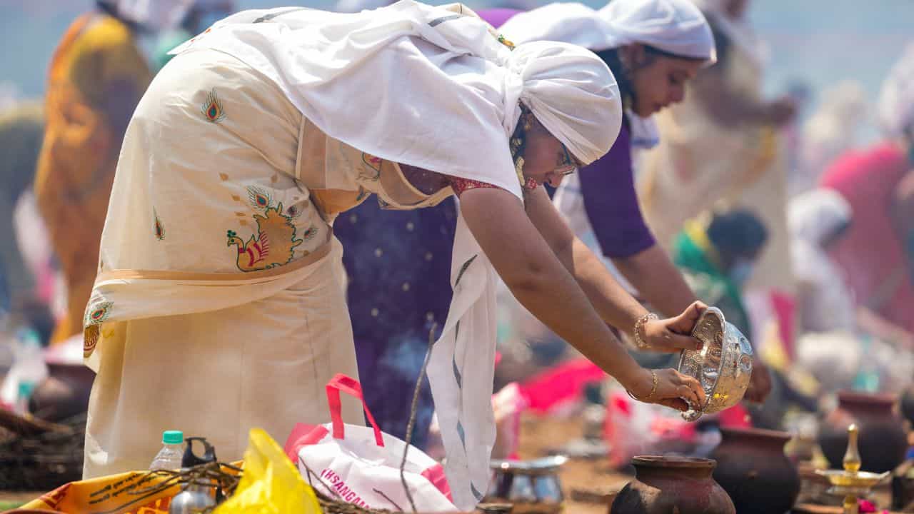 Chakkulathukavu Pongala: ചക്കുളത്തുകാവ് പൊങ്കാല; ഇവിടങ്ങളിൽ നാളെ പ്രാദേശിക അവധി, ചടങ്ങുകളും സമയവും Chakkulathukavu Pongala: ചക്കുളത്തുകാവ് പൊങ്കാല; ഇവിടങ്ങളിൽ നാളെ പ്രാദേശിക അവധി, ചടങ്ങുകളും സമയവും